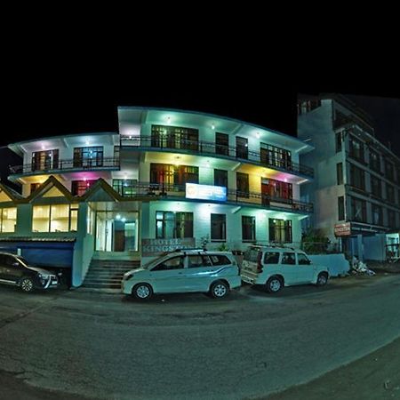 Hotel Kingston Manāli Buitenkant foto