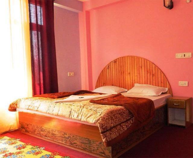 Hotel Kingston Manāli Buitenkant foto