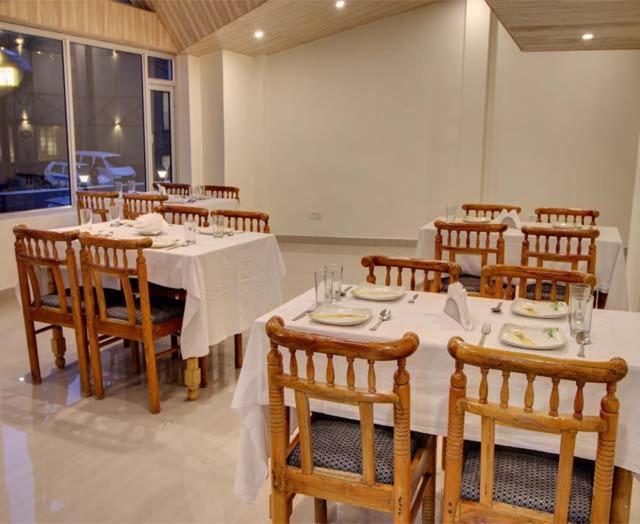 Hotel Kingston Manāli Buitenkant foto