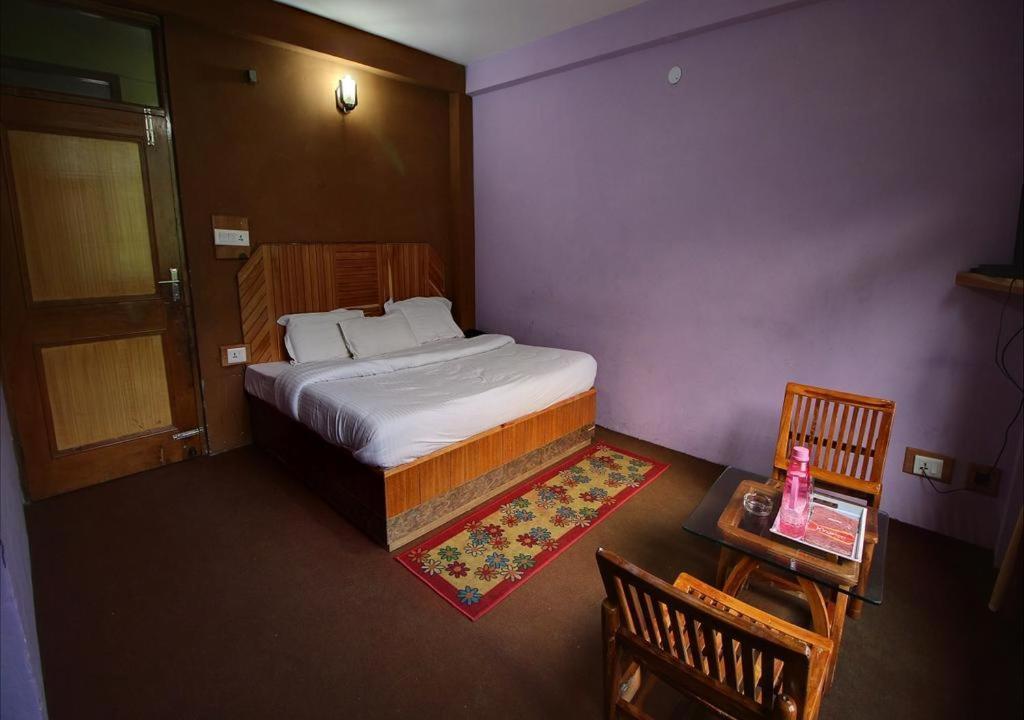 Hotel Kingston Manāli Buitenkant foto