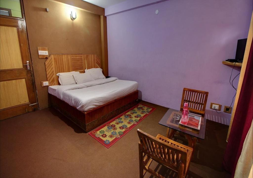 Hotel Kingston Manāli Buitenkant foto