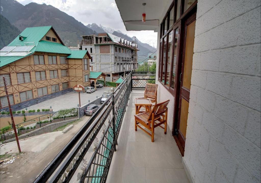 Hotel Kingston Manāli Buitenkant foto