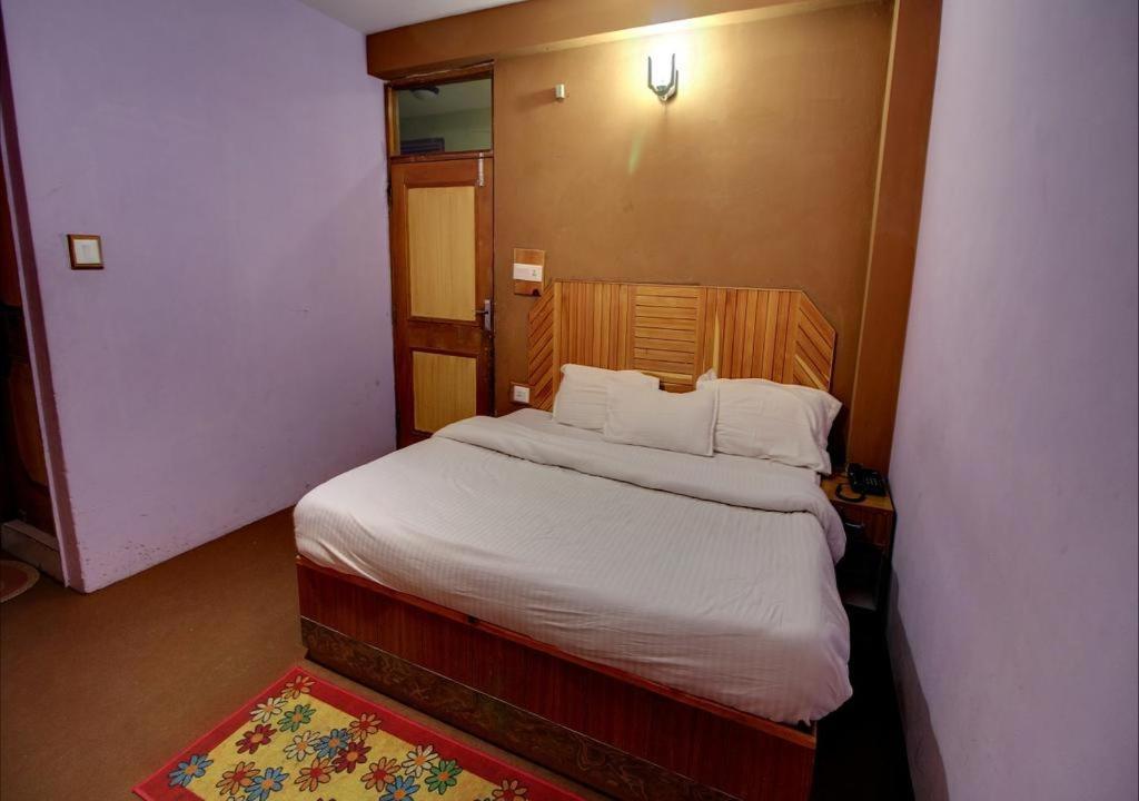 Hotel Kingston Manāli Buitenkant foto