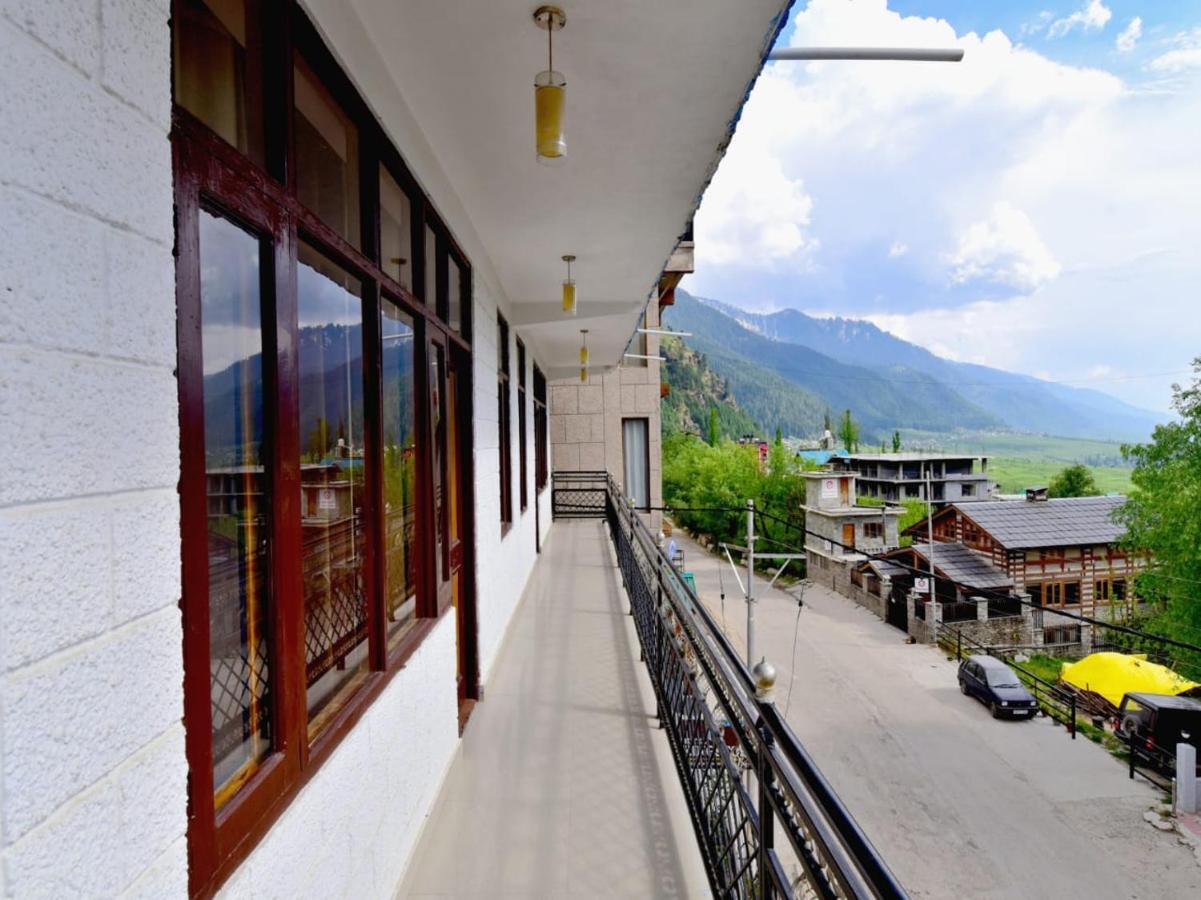 Hotel Kingston Manāli Buitenkant foto